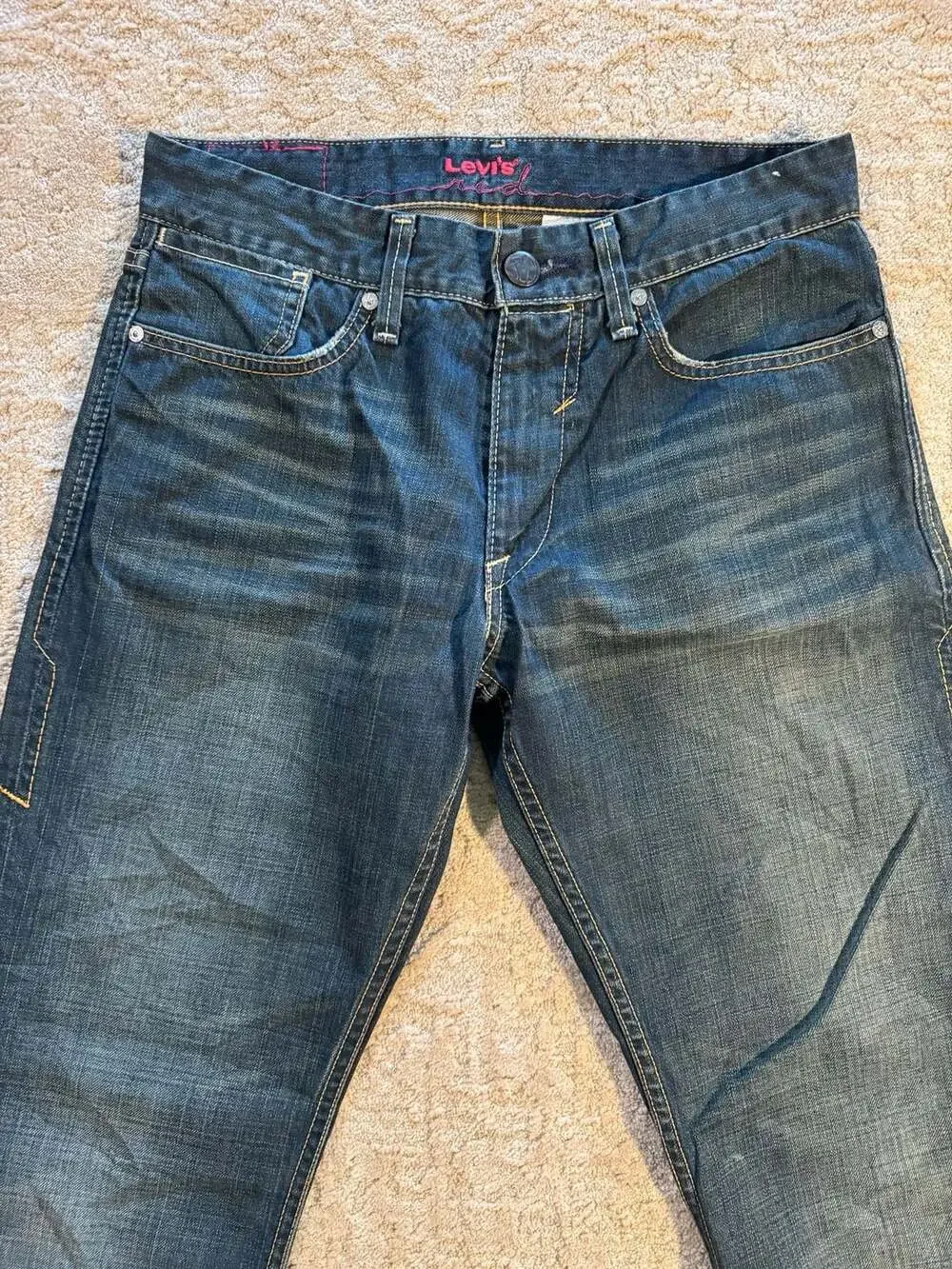 Levis levi red